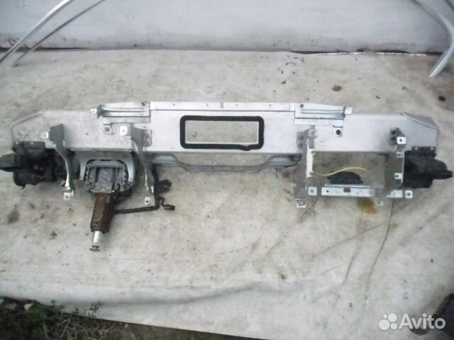 Поперечина перед панели Bentley Flying Spur