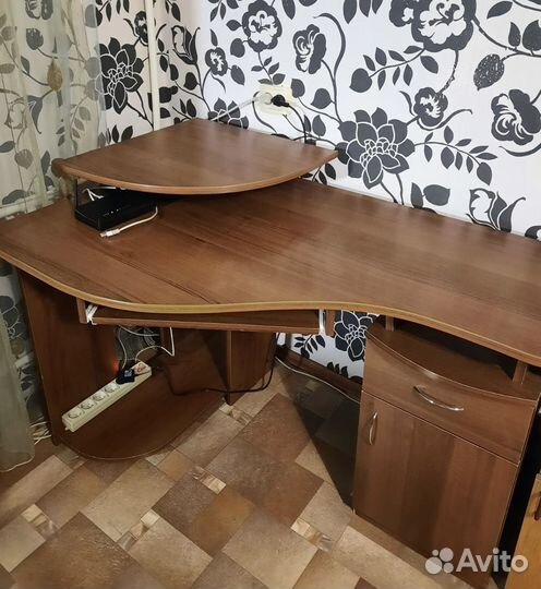 Компьютерный стол