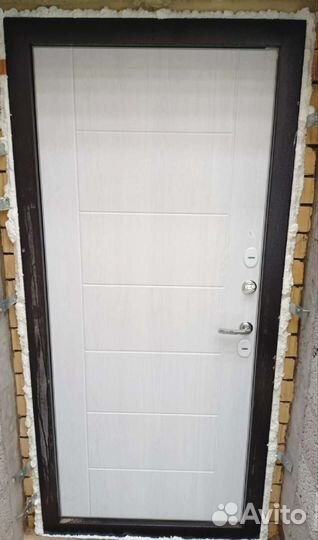 Двери входные в загородный дом