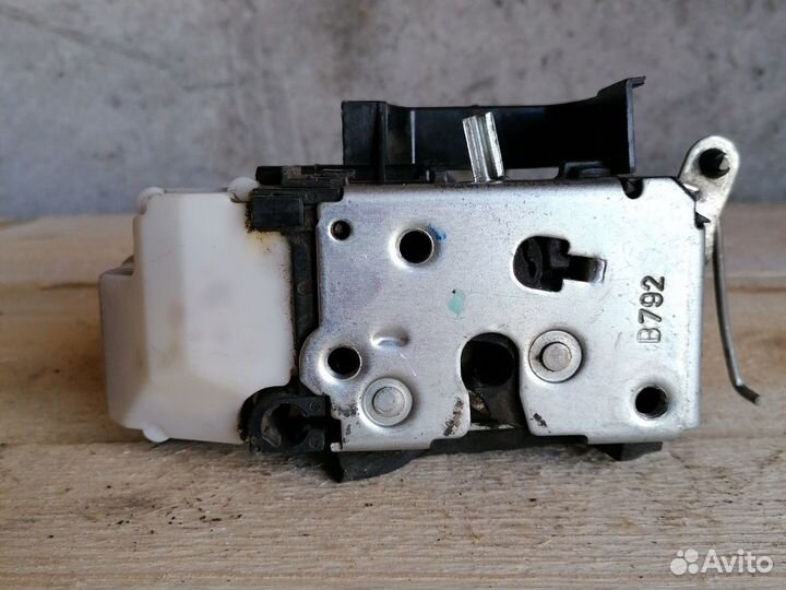 Замок передний левый Фиат Альбеа