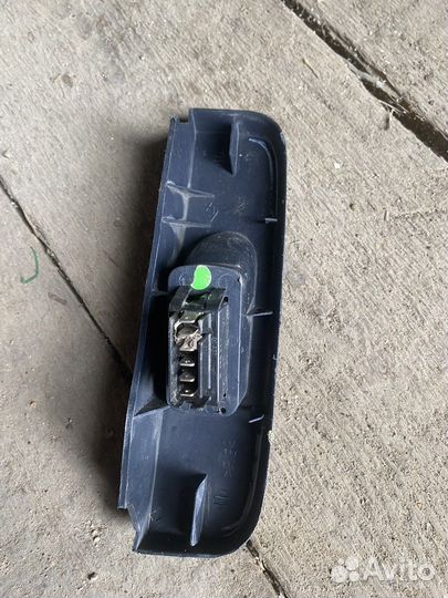 Кнопка стеклоподъемника