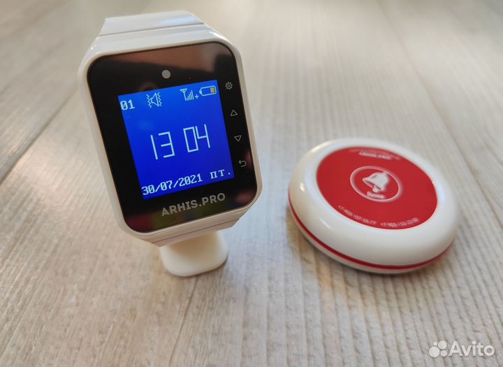 Кнопка вызова персонала и часы для салонов красоты