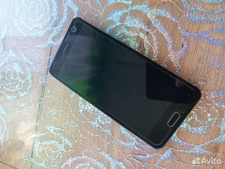 ZTE Blade V8, 3/32 ГБ