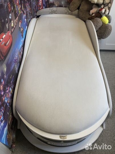 Детская кровать машина