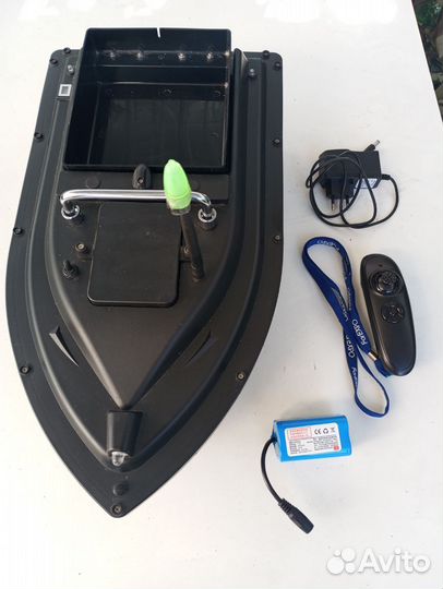 Прикормочный кораблик для рыбалки