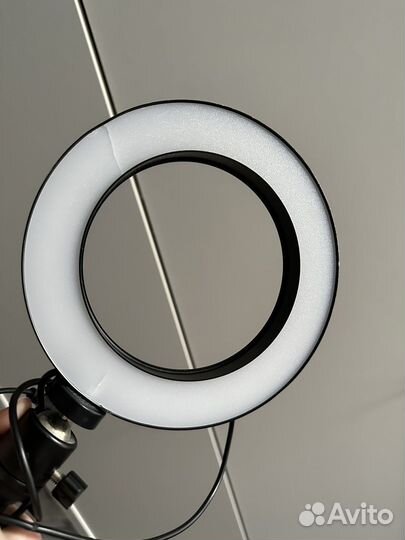Кольцевая светодиодная лампа