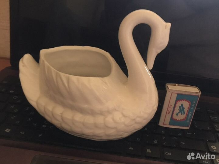 Статуэтка. Фарфор. Белый лебедь. Конфетница