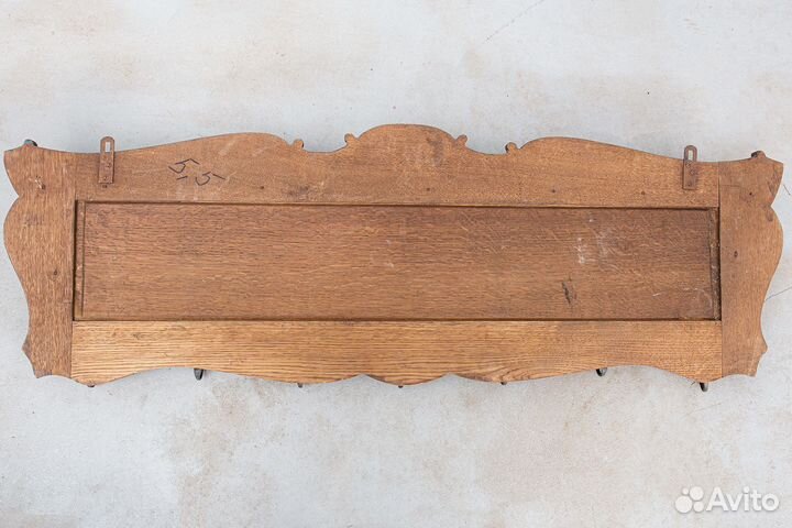 Резная деревянная настенная вешалка