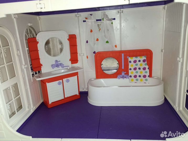 Кукольный домик с мебелью