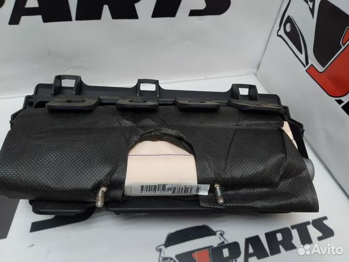 Подушка безопасности нижняя (для колен) Mitsubishi