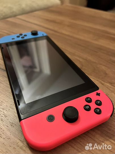 Nintendo switch прошитая (полный комплект)