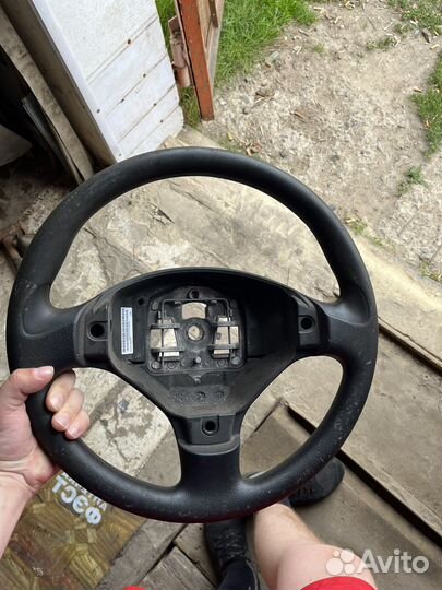Продам руль пежо