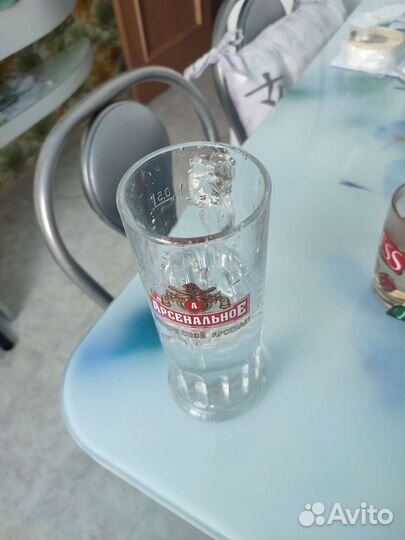 Посуда:стаканы,вазочки,блюдца, ваза,баночки от чая