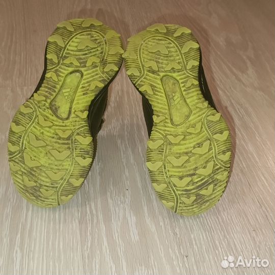 Демисезонные ботинки adidas 28