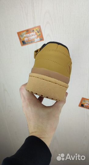 Кроссовки adidas (41 размер)