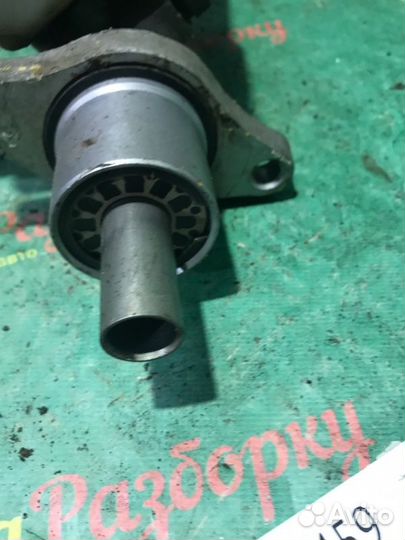 Главный тормозной цилиндр Ford Focus 2 седан 1.8