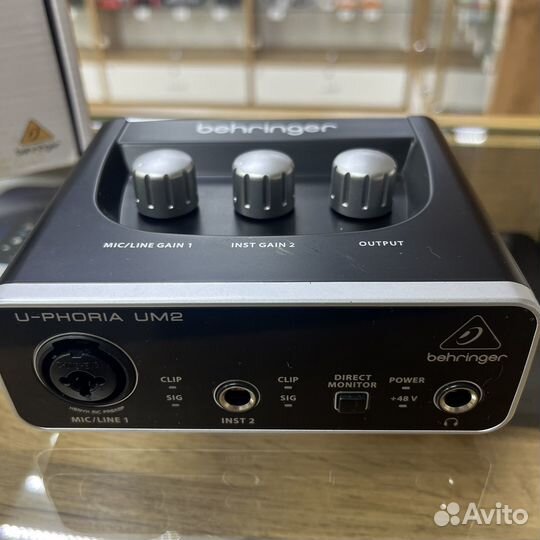 Звуковая карта Behringer U-phoria UM2