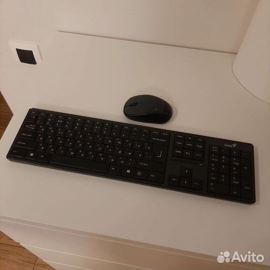 Беспроводная клавиатура и мышь Genius