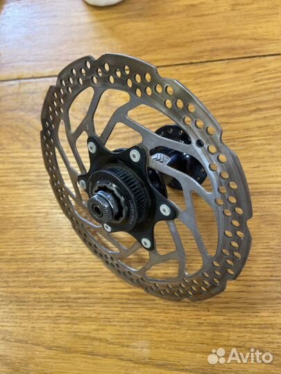 Втулка передняя с тормозным диском в сборе