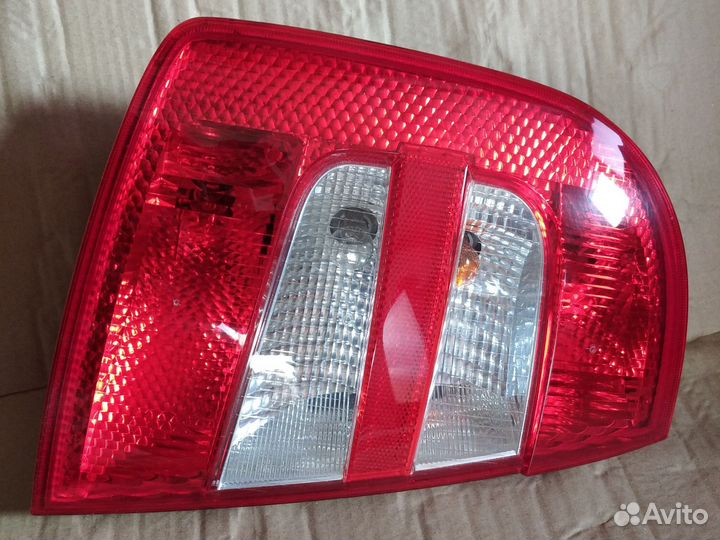 Задний левый фонарь Шкода Фабия 03 г