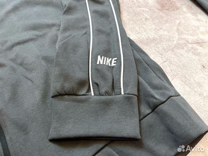 Спортивные костюмы Nike