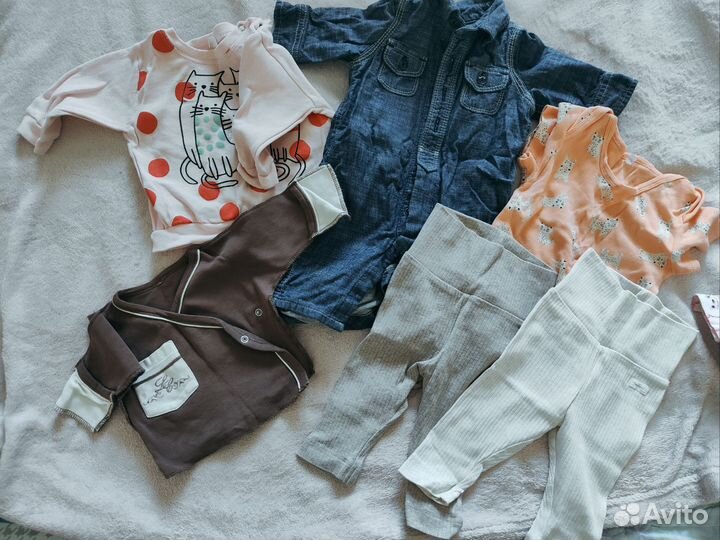 Три больших пакета вещей на малышку