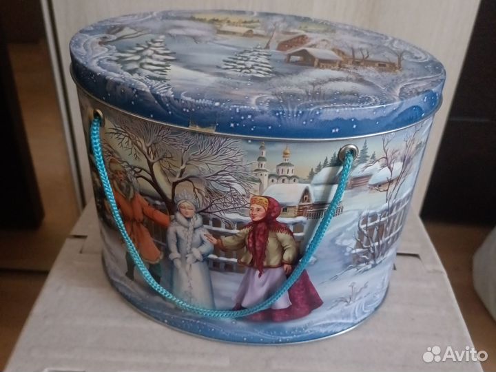 Коробка новогоднего подарка