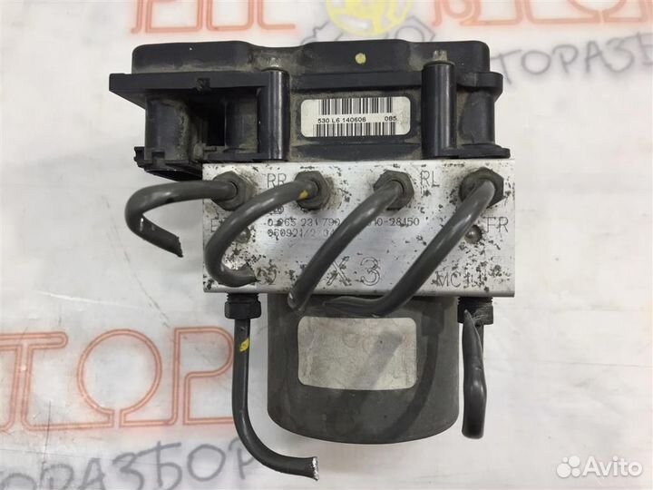 Блок ABS под капотом Toyota Estima (AHR20,ACR50,A