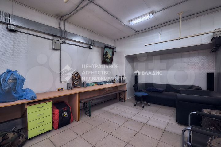 Машиноместо, > 30 м²