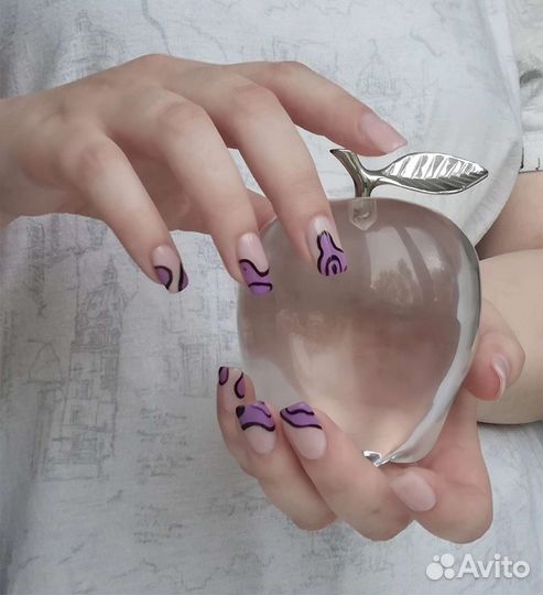 Маникюр в салоне