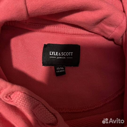 Попробуй найти розовое худи Lyle & Scott