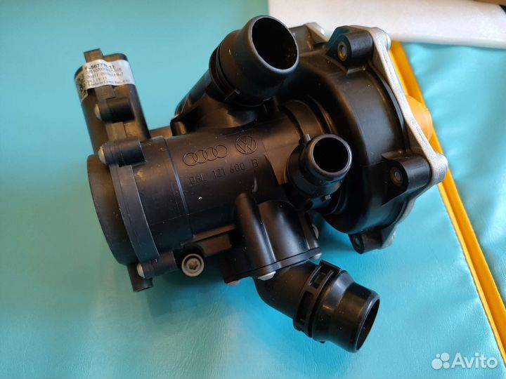 Помпа в сборе с термостатом 06L121111H