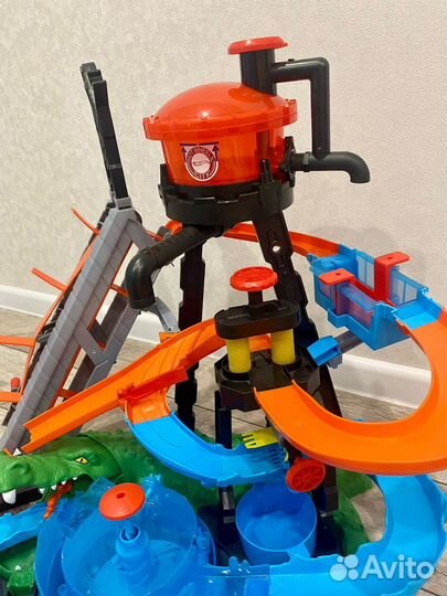 Хотвилс трек Автомойка с крокодилом