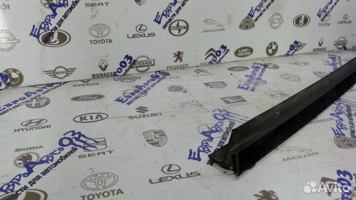 Накладка стекла переднего левого Chevrolet Aveo (T