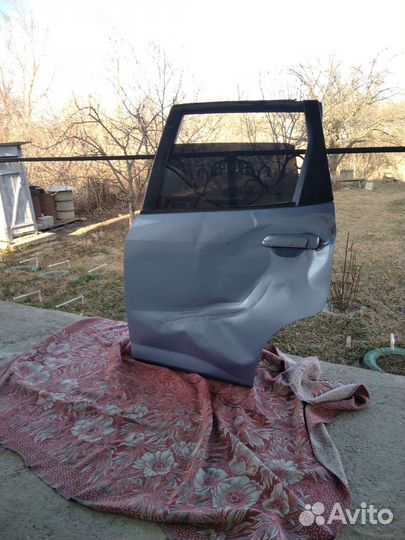 Дверь зад левая Honda Fif