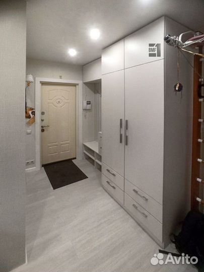 Гардеробная в прихожей на новая