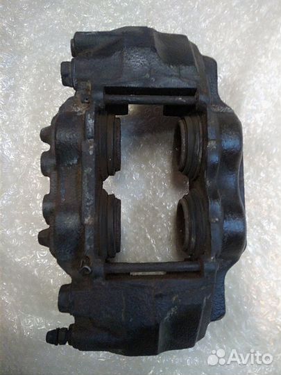 Передний тормозной суппорт Pajero 4 3.2D левый