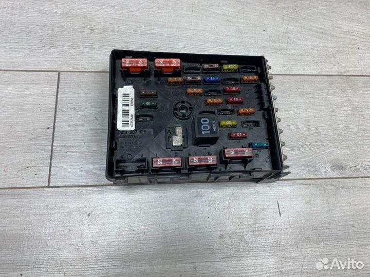 Блок предохранителей Volkswagen Passat универсал