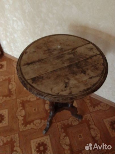 Столик резной