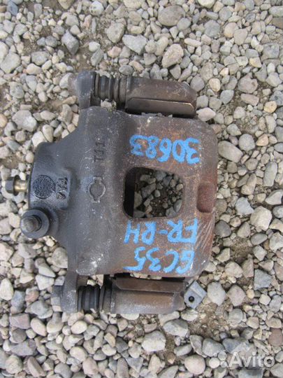 Суппорт передний правый Nissan Laurel GC35 RB25DE