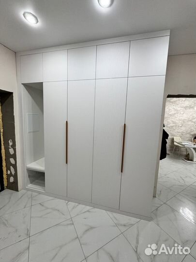 Шкаф распашной