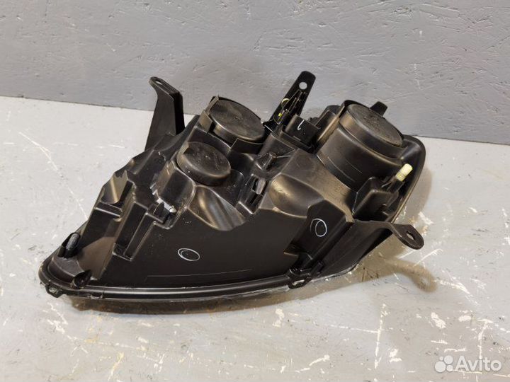 Фара передняя правая Nissan Terrano