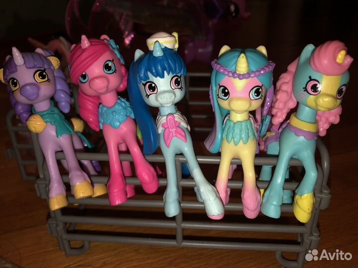 Фигурки единорогов,пони,динозавры Collecta