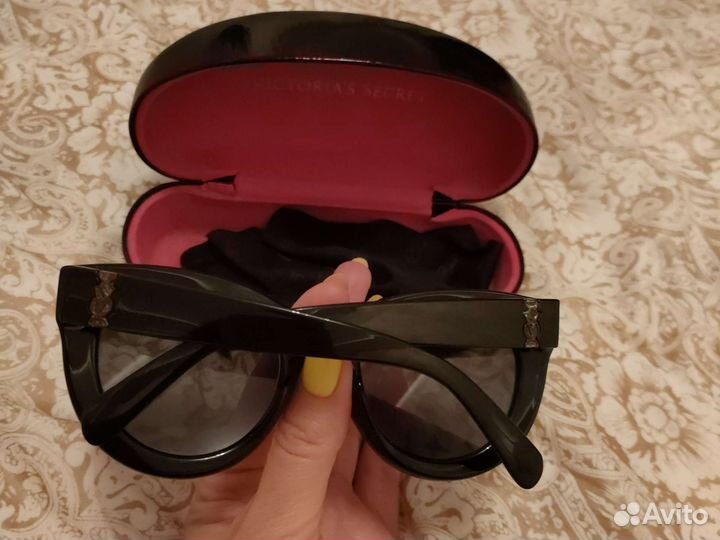 Солнцезащитные очки женские брендовые