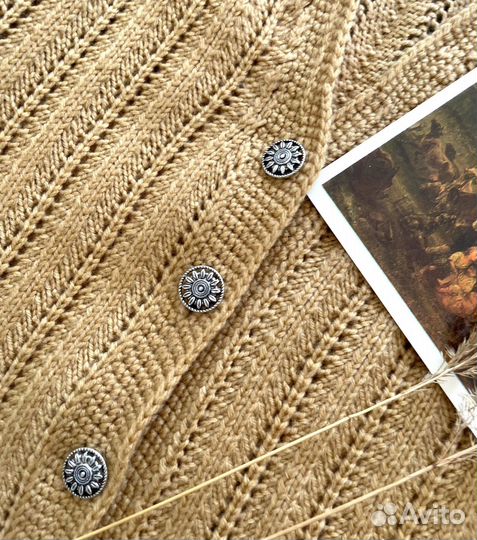 Горчичный шерстяной жилет