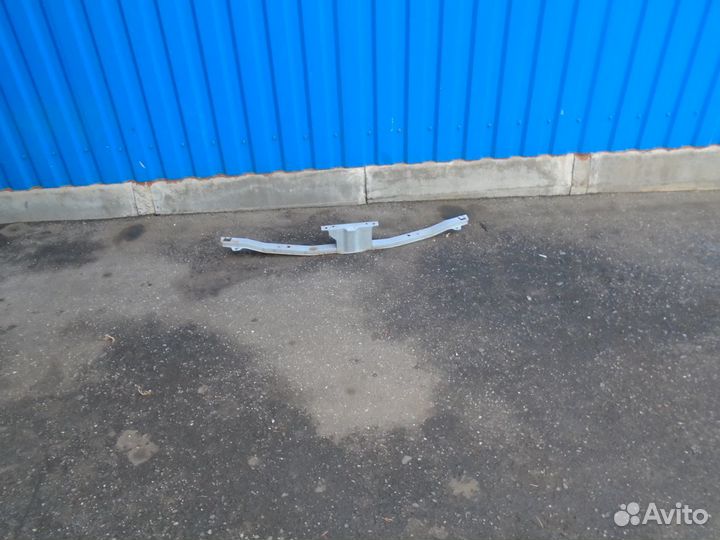 Nissan 62290-AU330 Усилитель бампера верхний