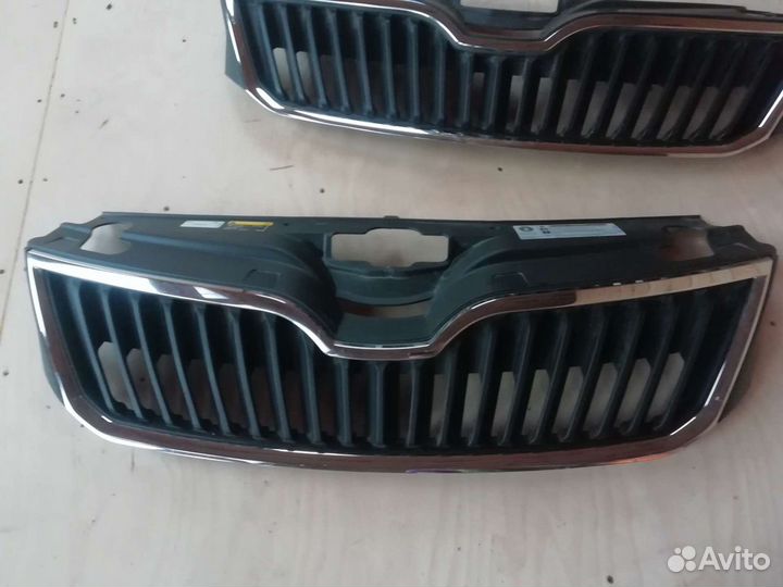 Решетка skoda rapid 2014-2020