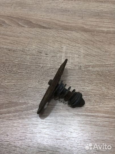 Направляющая капота BMW E36