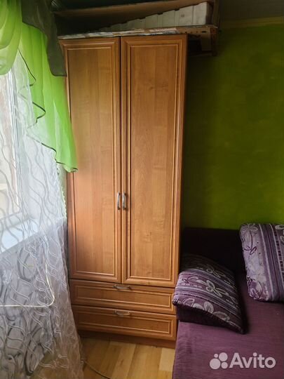 Шкафы, кровать, столы