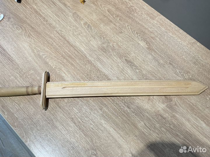 Меч из дерева
